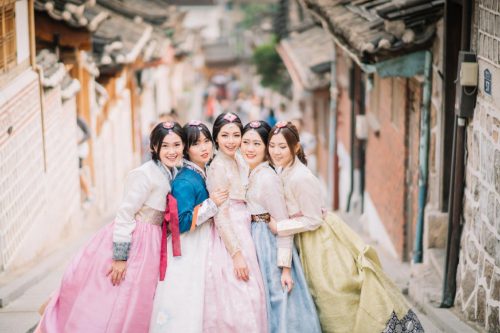 Tham gia trải nghiệm mặc Hanbok