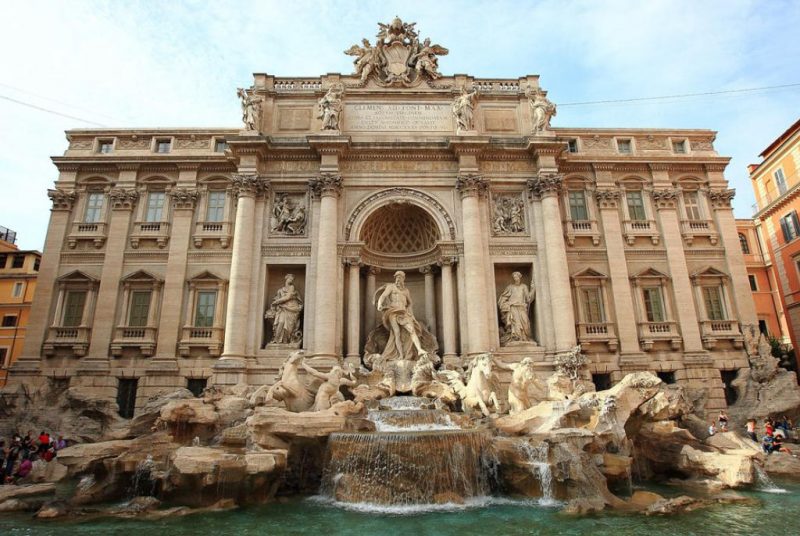 Đài phun nước Trevi Fountain.