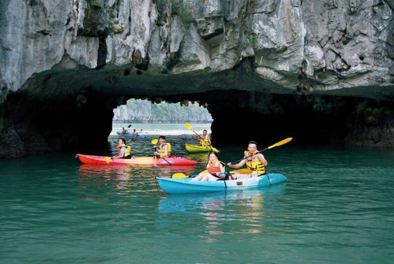 Hang Sáng Tối