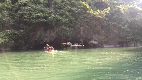 Hang Sáng Tối